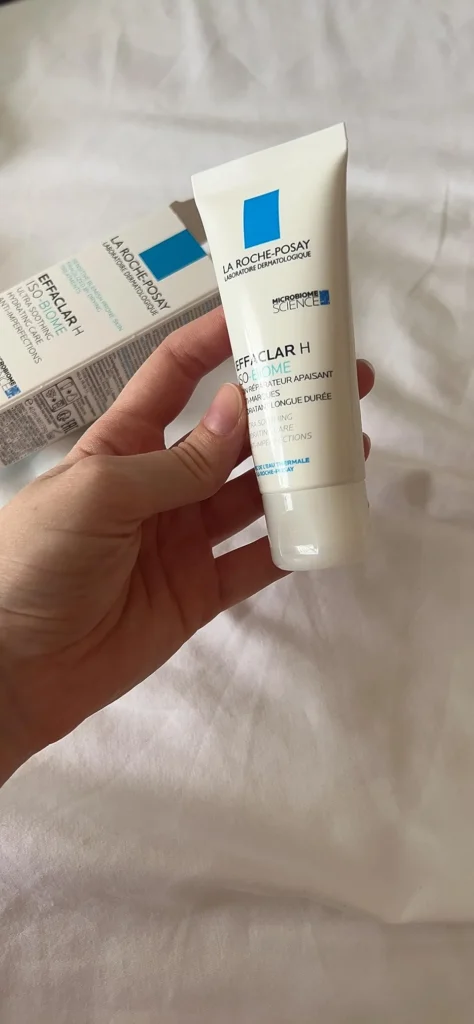 Persona real dando su opinión sobre effaclar h iso biome de la roche posay.